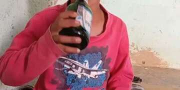 توقيف شخص ضواحي الريش بعد ظهوره في فيديو يقدم مواد كحولية لطفل قاصر