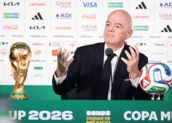 إنفانتينو يطالب بالإفراج عن صحفي فرنسي معتقل بالجزائر: مقعد شاغر ينتظره في مونديال 2026