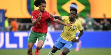 بوعدي يحسم موقفه من مستقبله: المنتخب المغربي أولاً واهتمام الكبار يشرفني