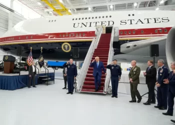 ترامب يكشف عن الطائرة الرئاسية القطرية الجديدة ويصفها بـ”البيت الأبيض الطائر”