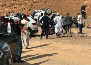 مصرع خمسة أشخاص بينهم طفل في اصطدام مروع بين سيارة أجرة وسيارة خفيفة بطاطا