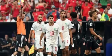إشارة غامضة من حكم مباراة المغرب وكندا تشعل مواقع التواصل