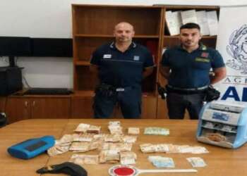 حجز 172 ألف يورو وقطع ذهبية بميناء جنوة كانت موجهة إلى المغرب