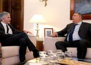 وزير الداخلية الإسباني يحل بسبتة المحتلة.. مدريد تشيد بتعاون المغرب في تدبير الهجرة