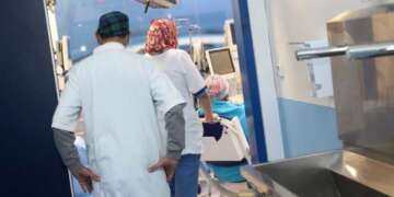 هجرة الأطباء تستنزف المنظومة الصحية.. ثلث خريجي الطب يغادرون المغرب سنويا