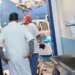 هجرة الأطباء تستنزف المنظومة الصحية.. ثلث خريجي الطب يغادرون المغرب سنويا