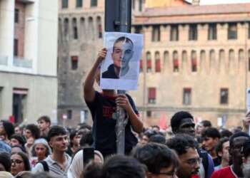 احتجاج أمام القنصلية الإيطالية بالدار البيضاء للمطالبة بكشف ملابسات وفاة عبد الرحيم فقير
