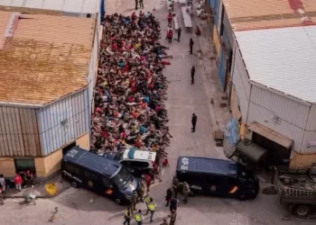 إسبانيا تبدأ إجراءات الإرجاع الجماعي للمهاجرين الواصلين إلى سبتة بتنسيق مع المغرب
