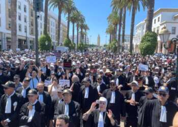 المحامون يصعدون ضد مشروع قانون المهنة.. اعتصام مفتوح أمام البرلمان ولجنة للترافع الدولي