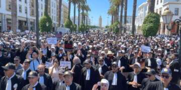 المحامون يصعدون ضد مشروع قانون المهنة.. اعتصام مفتوح أمام البرلمان ولجنة للترافع الدولي