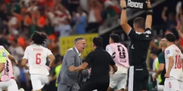 وهبي يغيّر وجه “الأسود” بين الشوطين ويقود المغرب إلى ربع نهائي المونديال