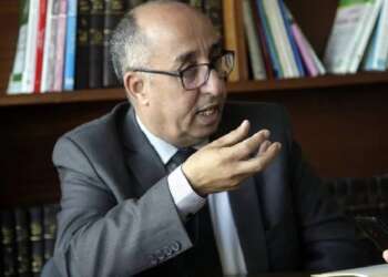 من سؤال المخاطَب إلى سؤال الخصم : المحاماة واستراتيجية استرداد القوة بالقانون