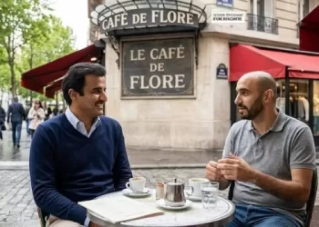 ظهور وليد الركراكي رفقة أمير قطر يشعل التكهنات بشأن مستقبله التدريبي