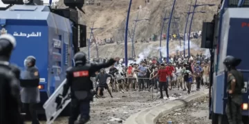 القضاء يباشر محاكمة 25 متهما على خلفية أحداث الهجرة الجماعية نحو سبتة