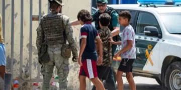 خلاف سياسي في إسبانيا يعقّد تدبير أزمة قاصري سبتة
