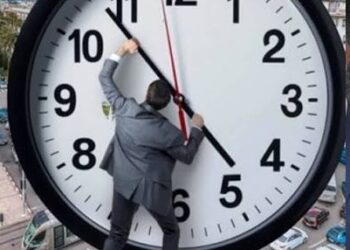 الساعة لله… الساعة القانونية وساعة الحكومة