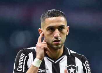 بحفاوة جماهيرية.. حكيم زياش يصل البرازيل تمهيداً للانضمام إلى بوتافوغو