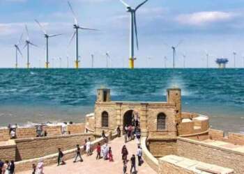 المغرب يخطو نحو إنجاز أول مزرعة رياح بحرية لإنتاج الكهرباء