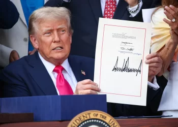 ترامب ينفي تقديم عرض لإيران.. وطهران تبدي استعدادها للتفاوض