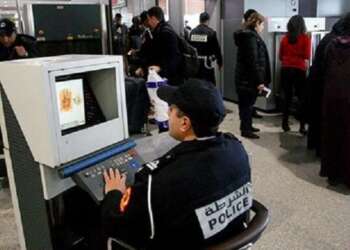 توقيف مواطن سويدي مطلوب دولياً في طنجة بتهم المخدرات والأسلحة