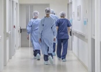 «الصحة العالمية» تحذر من نقص في العاملين بالقطاع الصحي خلال العقد المقبل