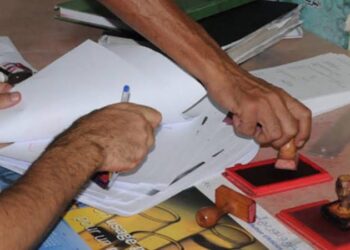 تفكيك شبكة لتزوير وثائق الإقامة بالمغرب وتوقيف 6 جزائريين
