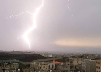 صاعقة رعدية تصيب طفلاً في التاسعة أثناء عودته من المدرسة بجرسيف