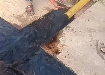سائل أسود برائحة النفط يثير الاستنفار بعد حفر بئر مائية بإقليم تارودانت