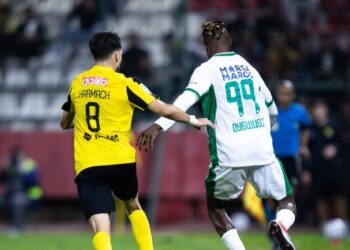 المغرب الفاسي والرجاء الرياضي يكتفيان بالتعادل السلبي في مكناس