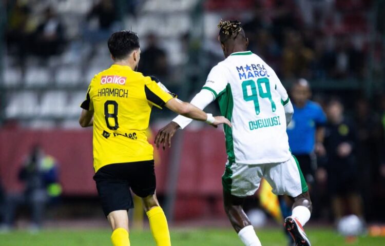 المغرب الفاسي والرجاء الرياضي يكتفيان بالتعادل السلبي في مكناس