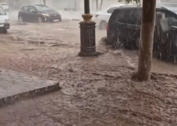 سيول جارفة تغمر شوارع سيدي حجاج بإقليم سطات بعد عاصفة رعدية قوية