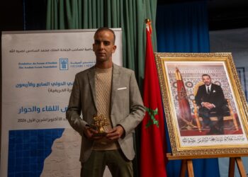 الأمن الوطني يحتفي بالشرطي بوبكر لمليتي بعد تتويجه بجائزة بلند الحيدري للشعراء