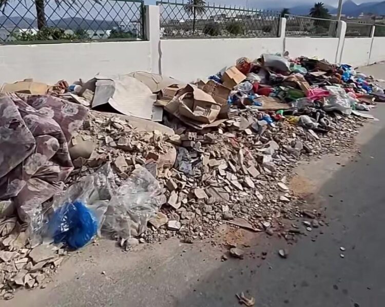 فضيحة بيئية وأخلاقية بمدينة تطوان.. مقبرة إسلامية تتحول إلى مطرح للنفايات ومخلفات