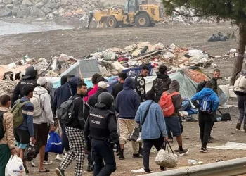 أكثر من 1200 مهاجر يعودون طوعاً إلى المغرب بعد إخلاء مخيم ترمبولين