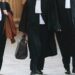 حقوقيون يدعون المنصوري إلى مراجعة قانون المحاماة وإنهاء احتقان «البذلة السوداء»