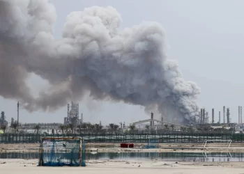وفاة مغربية وجزائرية وإصابة 28 شخصاً في اعتداءين استهدفا مطاري أبها والملك