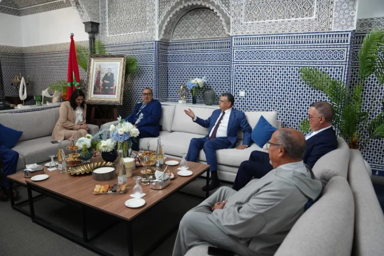 لشكر يقترح حكومة مصغرة ويرفض اختزال الأغلبية في توزيع الحقائب الوزارية