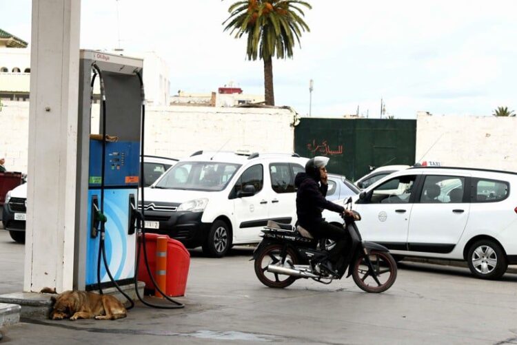 مبادرة مدنية تطالب بتسقيف أسعار المحروقات في المغرب عند 10 دراهم للتر