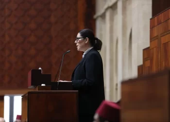 المنصوري تعرض برنامجها الحكومي وتتعهد بمعالجة اختلالات المرحلة السابقة