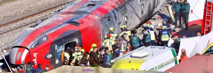 القنصلية المغربية بمدريد: لا ضحايا مغاربة مسجلين في حادث القطارات إلى حدود