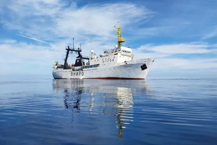 سفينة أبحاث روسية تبدأ مهمة لتقييم الثروة السمكية في المياه الأطلسية المغربية