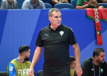 الدكيك يشيد بأداء أسود القاعة بعد الفوز على الجزائر ويضع مواجهة زامبيا