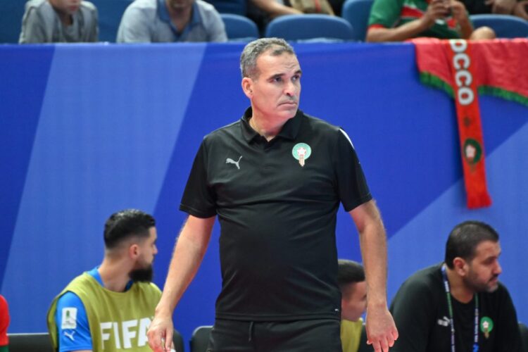 الدكيك يشيد بأداء أسود القاعة بعد الفوز على الجزائر ويضع مواجهة زامبيا