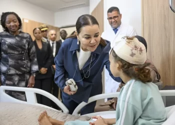 الأميرة للا أسماء تزور أطفالا استفادوا من زراعة القوقعة