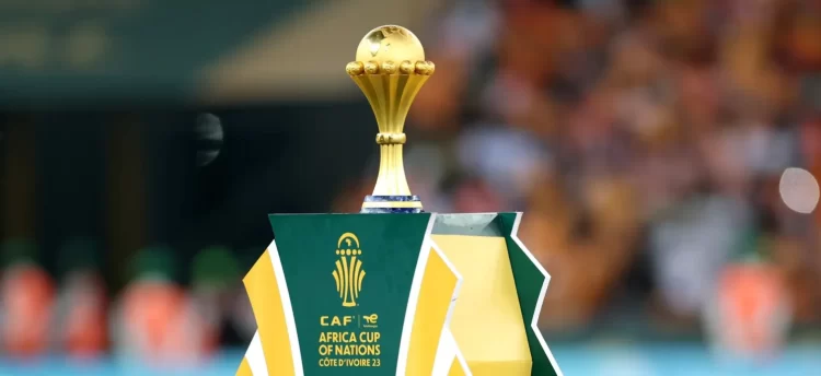 رسمياً.. الكاف يتراجع عن قرار إقامة كأس أمم إفريقيا كل أربع سنوات