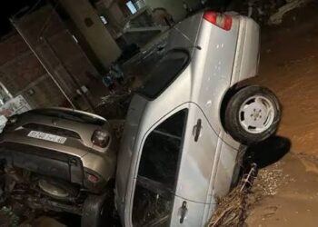 سيول جارفة تغمر شوارع بني بوعياش وتتسبب في جرف سيارات وخسائر مادية