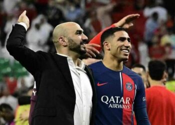 حكيمي والركراكي يستعيدان أجواء المنتخب المغربي في لقطة طريفة على «كنال بلوس»