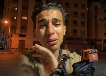 "تطلب وتتراجع ساخرة".. واقعة مؤلمة لشاب يصارع على رزقه بتمارة تشعل منصات التواصل